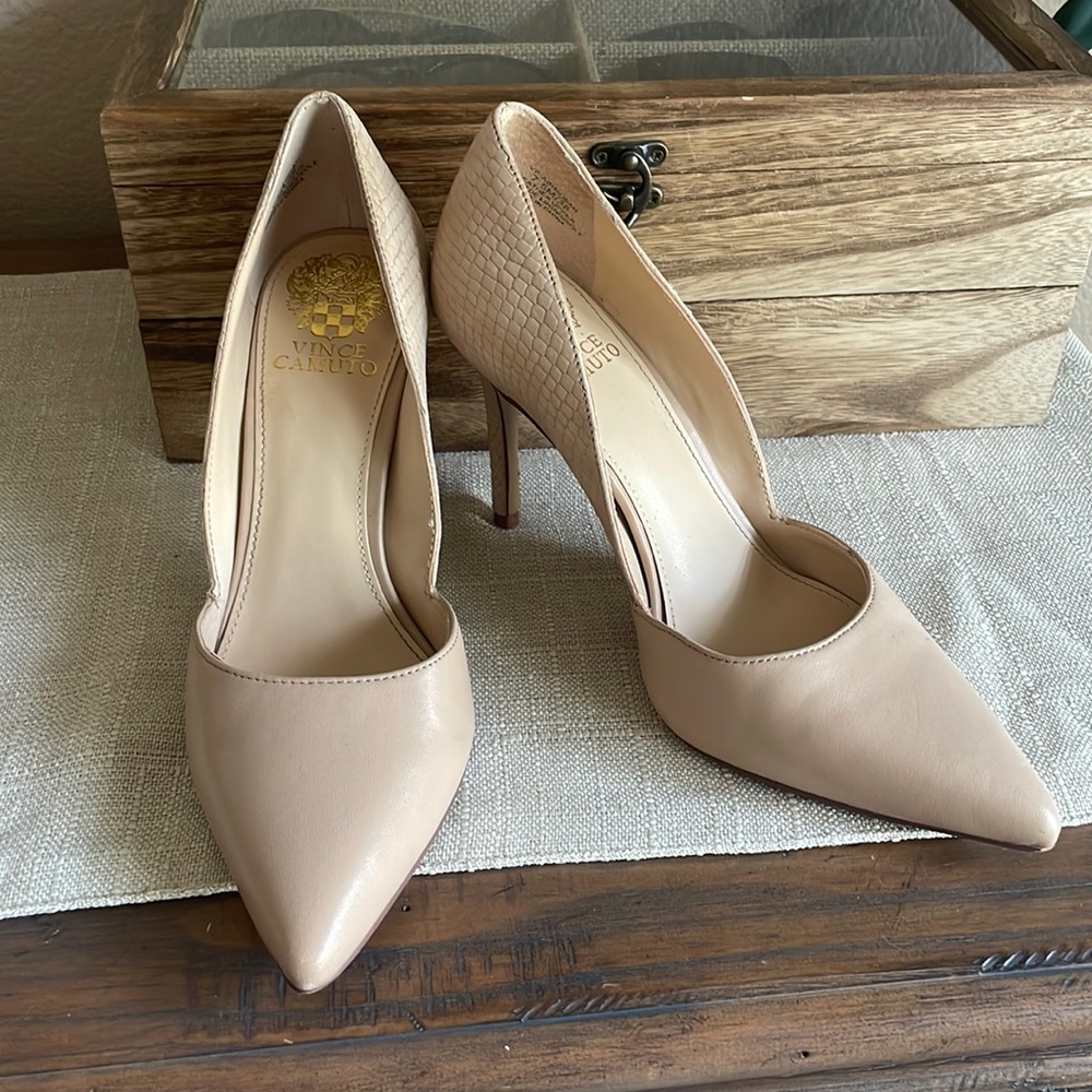 Vince Camuto tan stilettos 7.5